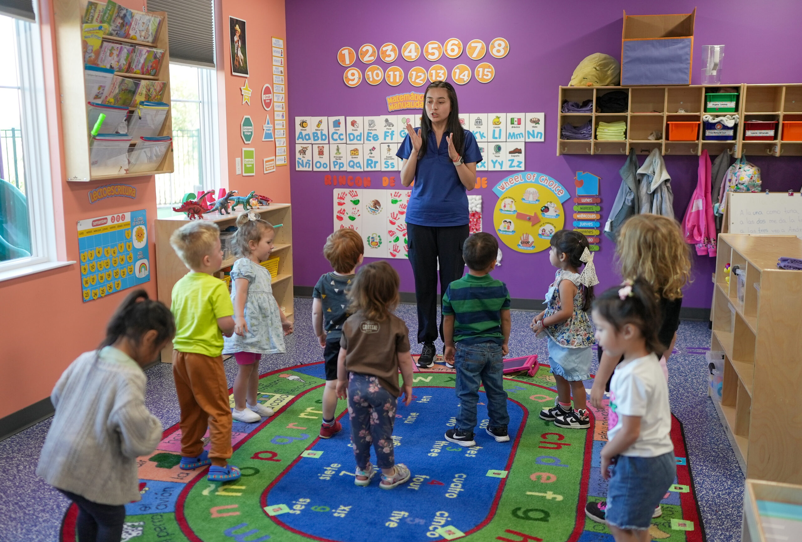 kids and a teacher in a bilingual classroom
